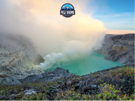 Menggunakan Gas Mask di Kawah Ijen?