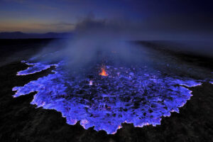 Spot Foto Kawah Ijen: Dari Blue Fire hingga Puncak Sunrise