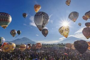 Tradisi unik, Festival Balon Wonosobo: Tradisi yang Warnai Langit Pegunungan