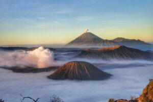 Nikmati Sunrise dan Sunset Terbaik di Destinasi Alam Pulau Jawa: Bromo dan Kawah Ijen