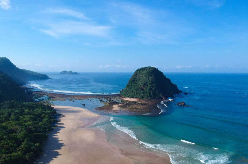 pantai merah