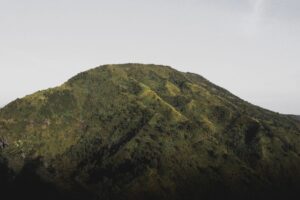 Mendaki Gunung Buthak: Persiapan Mendaki, Estimasi Waktu, dan Keindahan Puncak