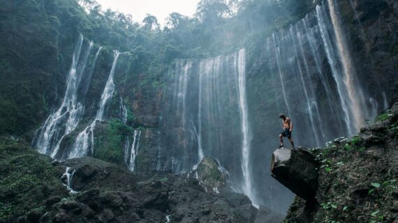 Air Terjun Tumpak Sewu: Keindahan Tirai Alam di Lumajang yang Wajib Masuk Bucket List