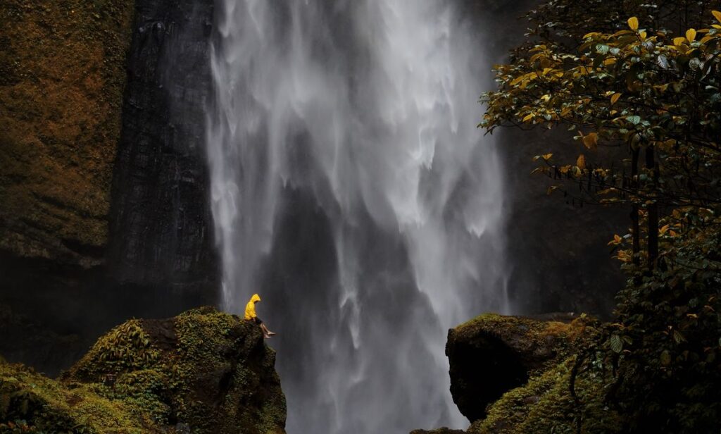 Kabut Pelangi Waterfall