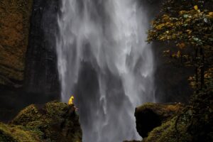 Kabut Pelangi Waterfall Lumajang: Air Terjun Eksotis di Lereng Semeru