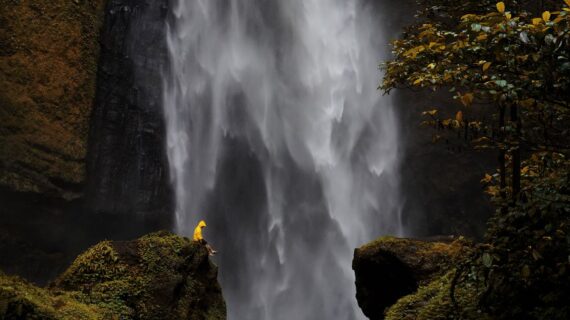 Kabut Pelangi Waterfall Lumajang: Air Terjun Eksotis di Lereng Semeru