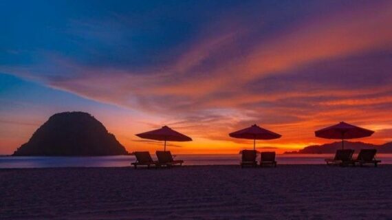 Pantai Pulau Merah Banyuwangi: Surga Sunset dan Wisata Pantai di Ujung Timur Jawa