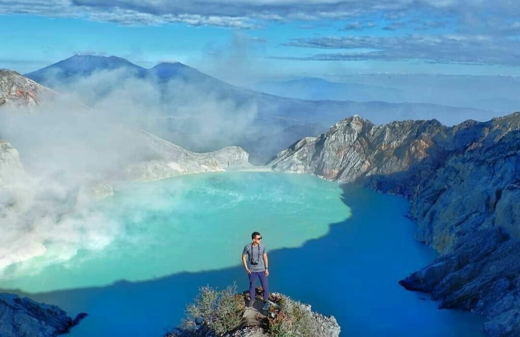 hiking kawah ijen