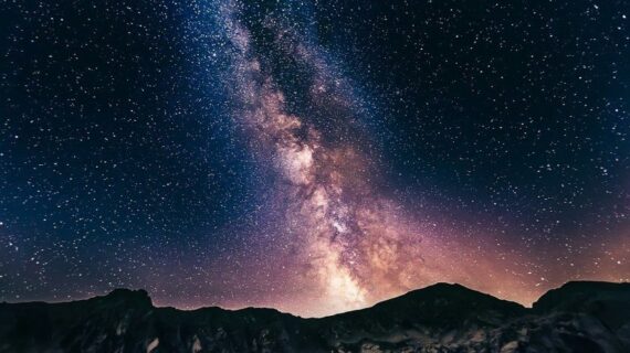 Milkyway Kawah Ijen: Keindahan Langit Malam yang Jarang Disaksikan Wisatawan