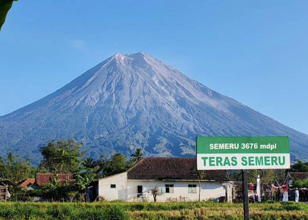keindahan teras semeru