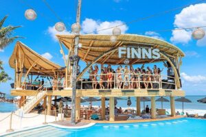 Finns Beach Club Bali, Destinasi Sunset dan Beach Club Terpopuler di Pulau Dewata