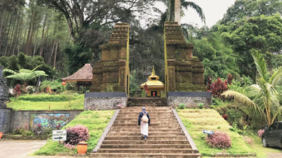 Wisata Gunung Kawi, Destinasi Religi dan Budaya yang Sarat Makna di Malang