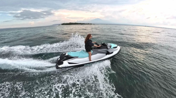 Tabuhan Watersport, Sensasi Bermain Jet Ski di Perairan Eksotis Banyuwangi