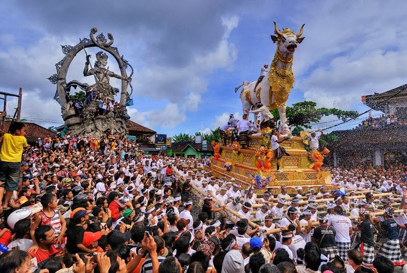 upacara ngaben bali